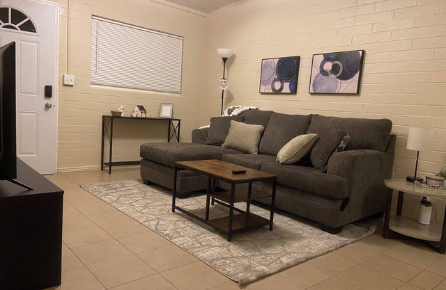 Comfy APT near PHX Children's Hospital. Pet friendly.