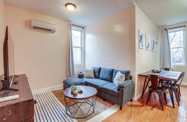 Comfy Bayonne Townhome ~ 11 Mi to NYC Attractions