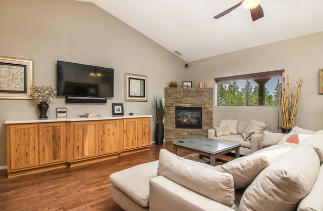 Comfy, clean & modern home backing to forest trails & only minutes to downtown!
