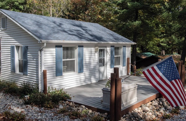 Comfy Cottage! A comfy home away from home!
