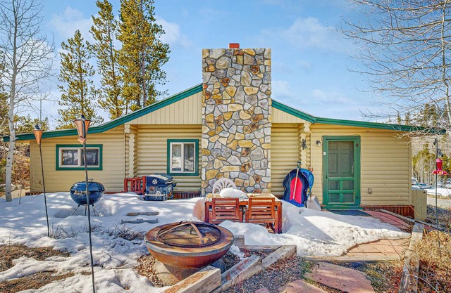 Comfy, Family-Friendly Lake Cabin w/Stunning Views, Porch, Private Grill