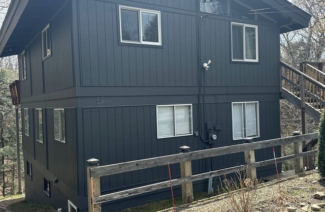 Comfy, Family-Friendly Chalet in the Woods