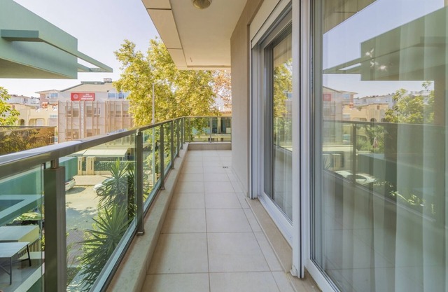 Comfy Flat w Balcony 8 min to Duden Park