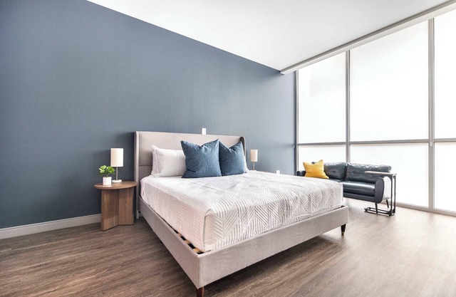 Comfy Getaway Near Atrium Hosp | 1 Mi to Cherry St. Mercer Music at Capricorn –