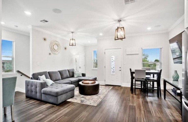 Comfy Nola Escape w/Balcony
