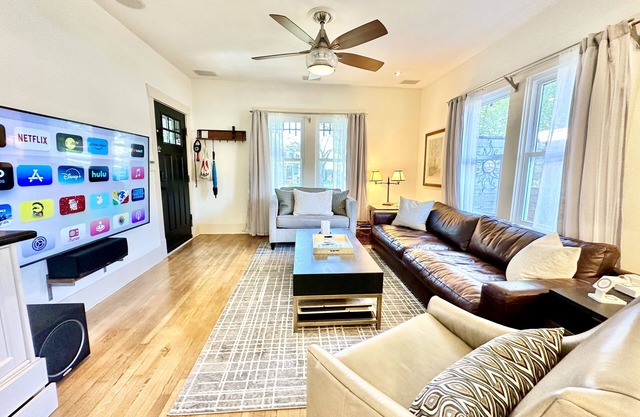 Comfy & Quiet Bungalow -Pet Friendly! Now Booking into Spring 2026!