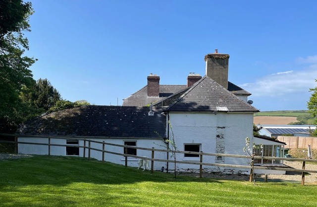 Comfy, Traditional Coastal Cottage with Huge Garden. Sandy Beaches nearby Slps 8