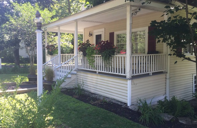 Commodore's Cottage with Pool, walk to the beach, Perkins Cove and Marginal Way