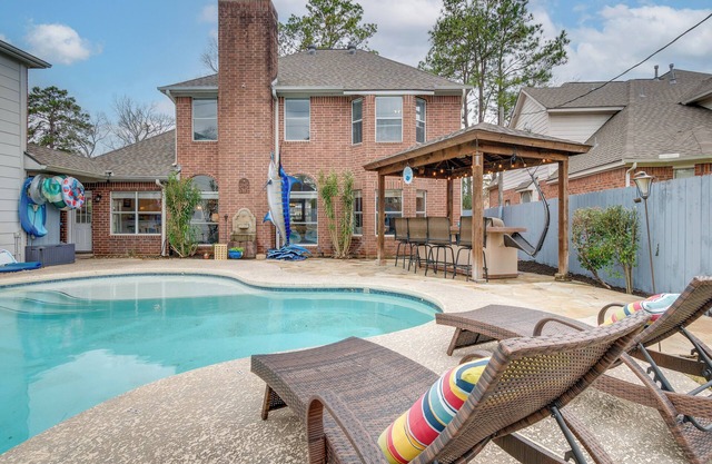 Community Perks at Luxe Houston Area Home!