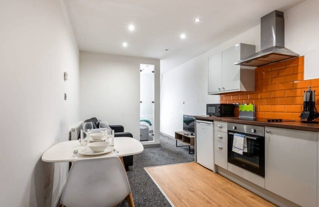 Compact 1 Bed Flat in Halifax Centre