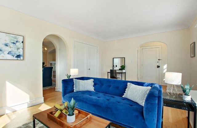 Complete & Polshed 1-Bedroom Chicago Apt - Elm D2
