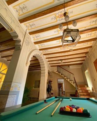 Complete, spacious house, with pool and surrounded by nature