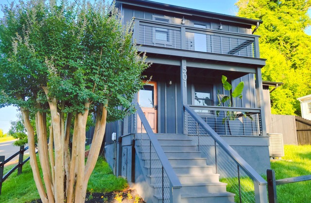 Completely remodled Victorian era home downtown Lynchburg VAn