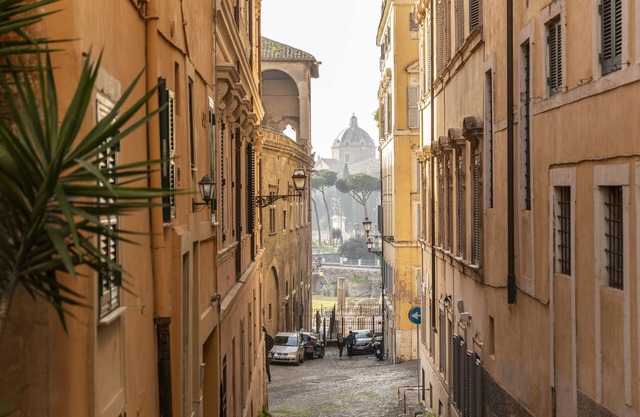 Completely renovated two-level apartment next Colosseum