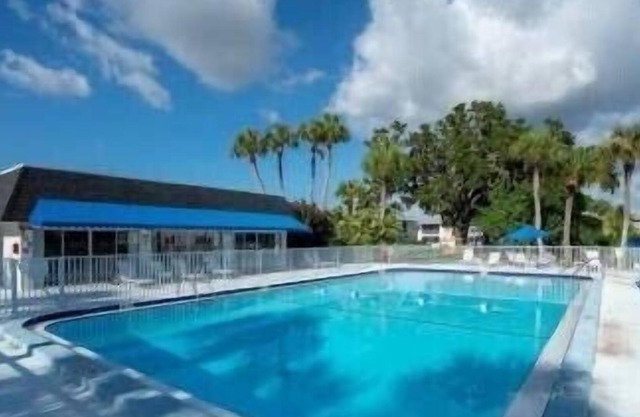 COMPLETELY RENOVATED!! POOL and ONLY 10 MINUTES TO THE BEACH 🏝 🏖