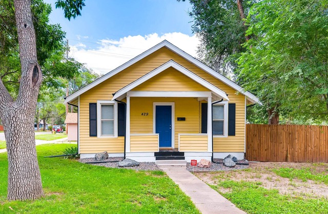 Completely Updated Cottage With Private Yard