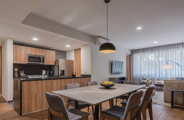 CONDESA- Spacious Apt Live/Work 2BR 2BA 5pax