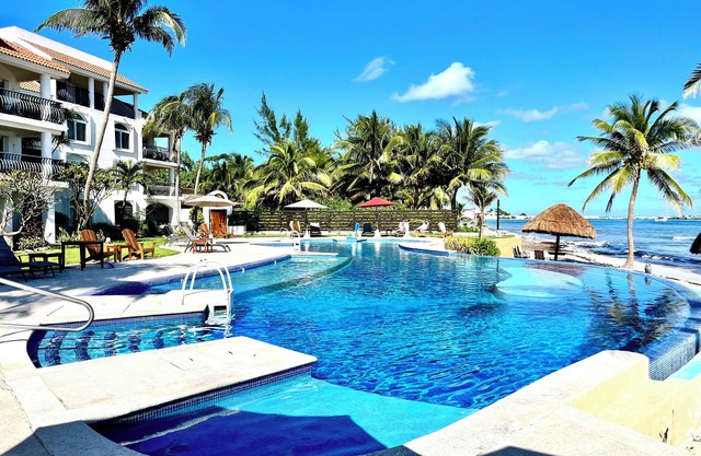 Condo #121 at Caribbean Reef Villas - OceanFront, huge pool for families/couples