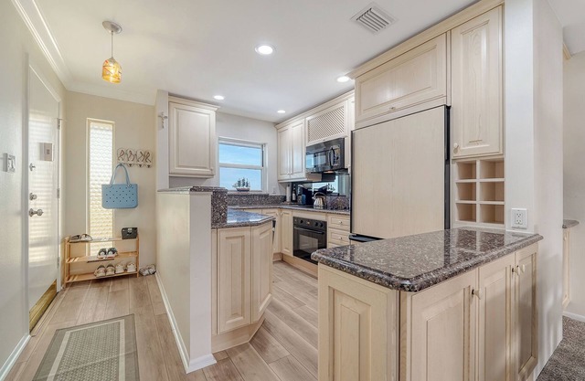 Condo #421 Steps to Siesta Key Beach!