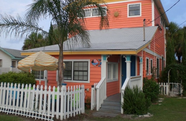 Condo Banana - Beautiful Beach Bargain- pet friendly.