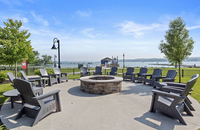 Condo| | Hot Tub | Pool | Restaurant | Canandaigua Lake