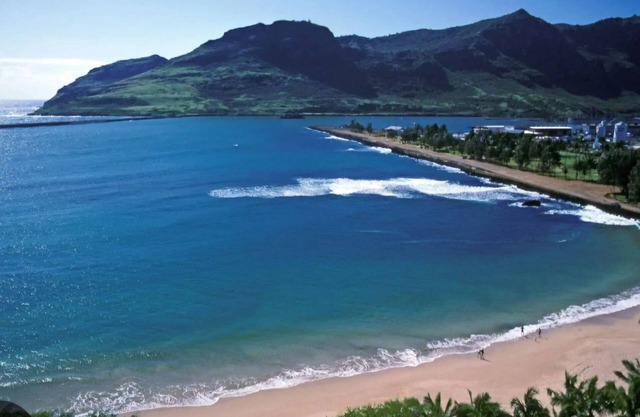 Condo in Lihue, steps to Nawiliwili Harbor and Nawiliwili Bay