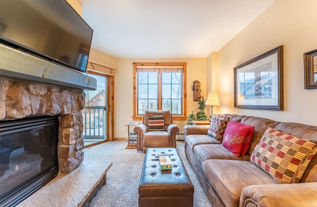 Condo in River Run Village, Slope Views, Private Balcony w/Outdoor Seating!