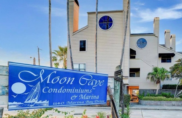 Condo near NASA, Kemah Boardwalk, & More- Pet Friendly!