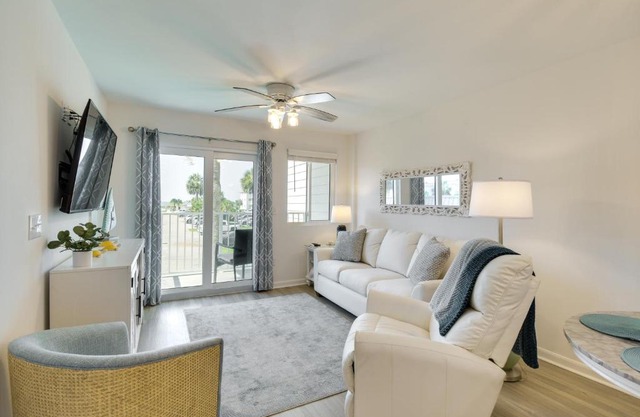 Condo on Beach with Balcony in Gulf Shores!