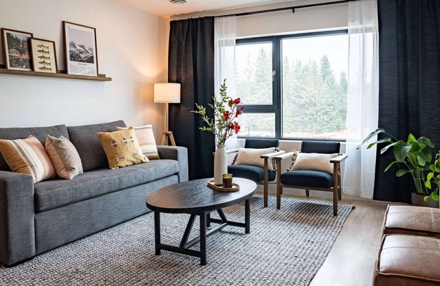 Condo - Revelstoke Vacations - The Selkirk House with private hot tub