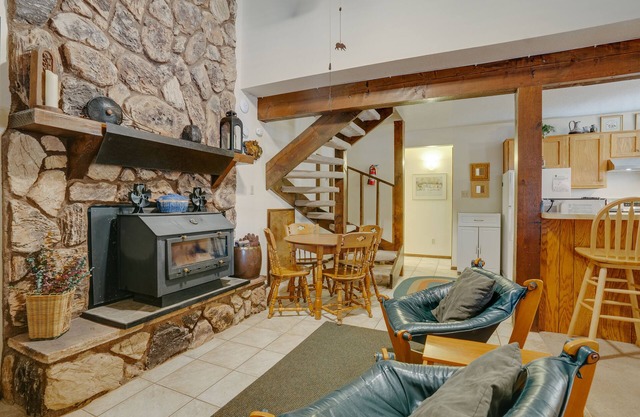Condo two blocks from the chair lift.