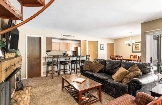 Condo w/Peaceful Location in West Keystone, Private Patio & Close to Shuttle