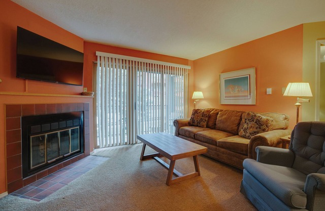 Condo with Covered parking two blocks from the Slopes!