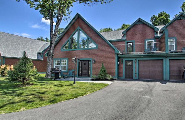 Condo with Grill Walk to North Conway and Cranmore!