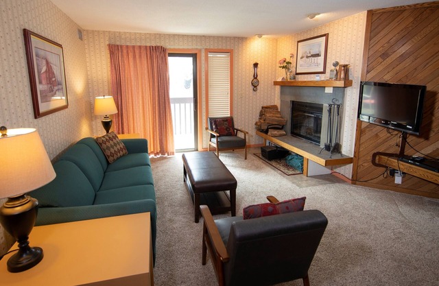 Condo with Ski-in/Ski-Out Access + Mountain Views