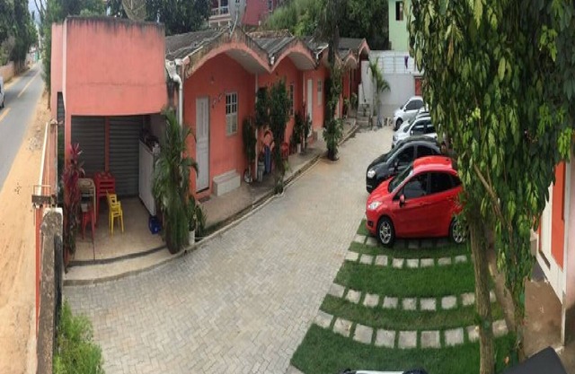 Condominium of ten chalets and swimming pool for guests. Excellent cost benefit.