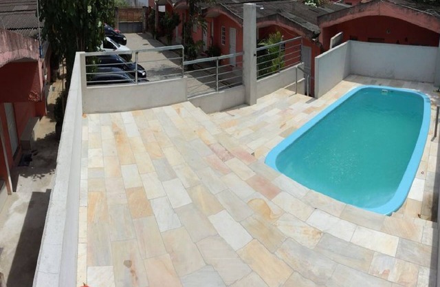 Condominium of ten chalets and swimming pool for guests. Excellent cost benefit.