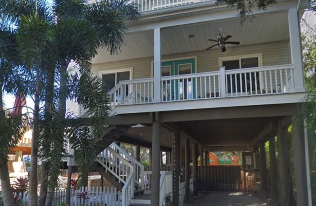 Condor Nest-private home-walk to downtown & the water! nNew heated POOL!