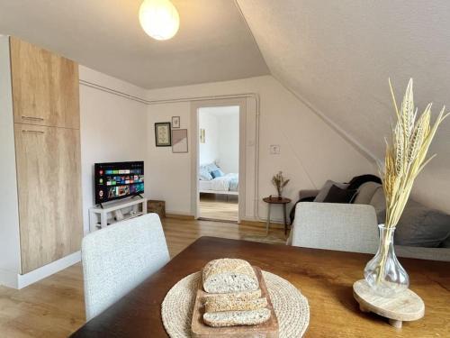 Confort, idéalement situé, 2 chambres en enfilade, parking gratuit, tram-train, proche autoroute