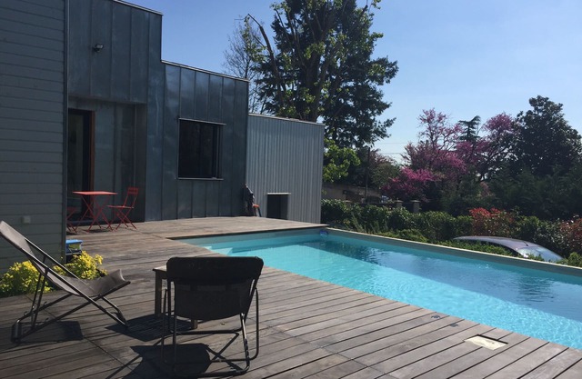 Contemporary villa with private pool 4.5 X 8. Relaxation and proximity to Lyon