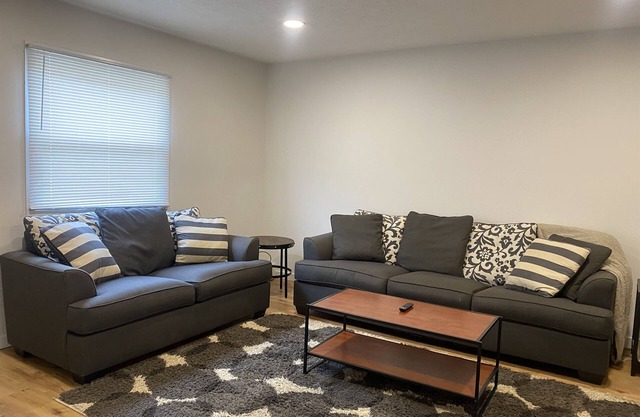 Contemporary 2bd 1.5ba Townhouse