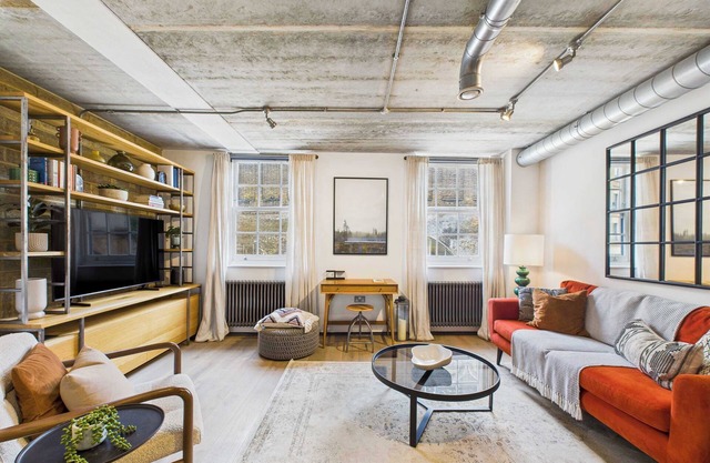 Contemporary and Industrial Apartment in Southwark