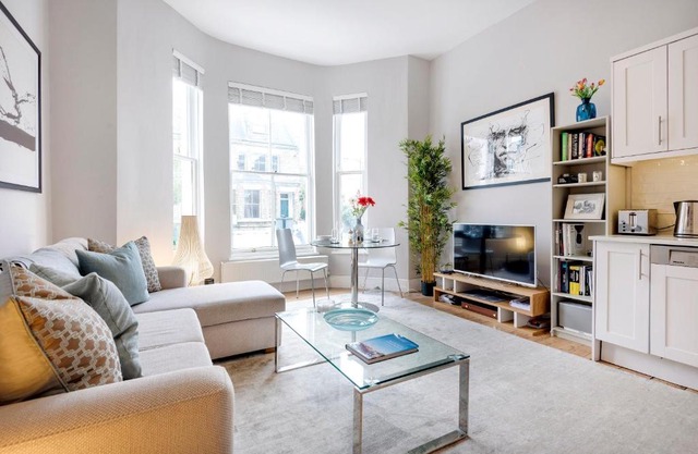 Contemporary Clapham home near Wandsworth Common by UndertheDoormat