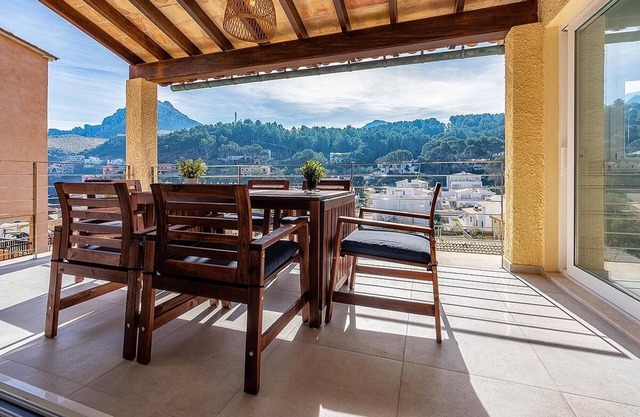 Contemporary Apartment in the Centre of Cala San Vicente, A/C, Stunning Views, 200 m to Beaches!