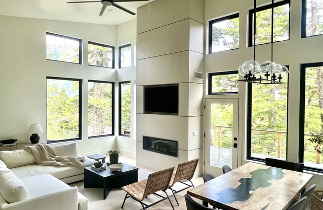 Contemporary Girdwood Retreat w/Open Concept Living