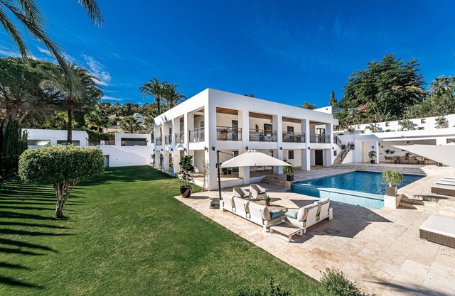 Contemporary Golf Villa Las Brisas Nueva Andalucia