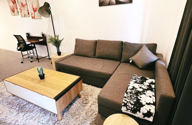 Contemporary in Kingston - 2bd Apt