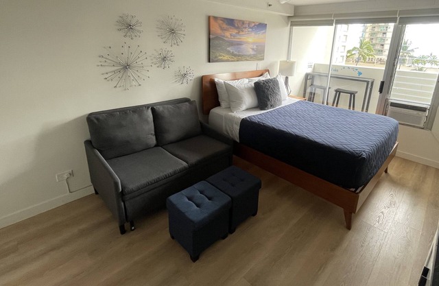 Contemporary Ocean View Suite - In the Heart of Waikiki
