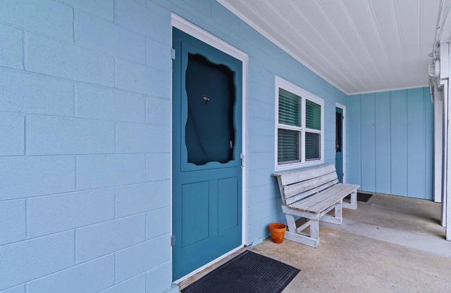 Continental Motel - 1 bedroom condo close to beach