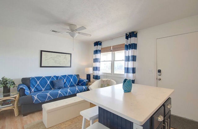 Continental Motel - 1 bedroom condo close to beach